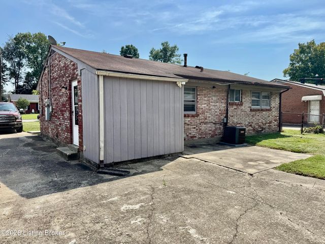 7818 Bramble Ln, Louisville, KY 40258