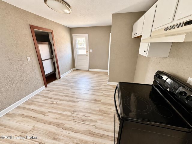 7818 Bramble Ln, Louisville, KY 40258
