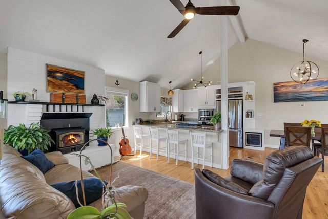 61 Ocean Street, Davenport, CA 95017