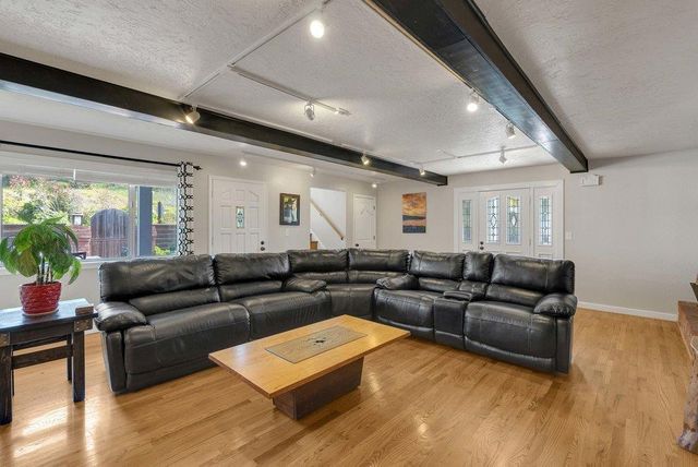 61 Ocean Street, Davenport, CA 95017