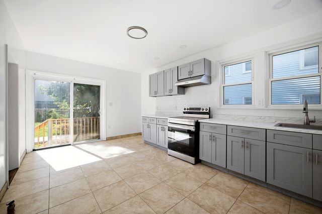 66 Ardmore Street, Springfield, MA 01104
