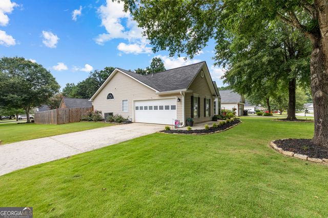 148 Lake Cove Approach, Newnan, GA 30265