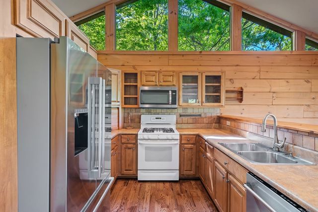 410 Falling Springs, Tiger, GA 30576