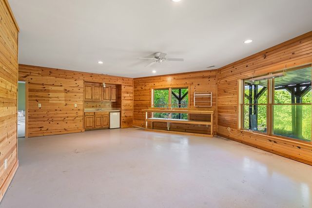 410 Falling Springs, Tiger, GA 30576