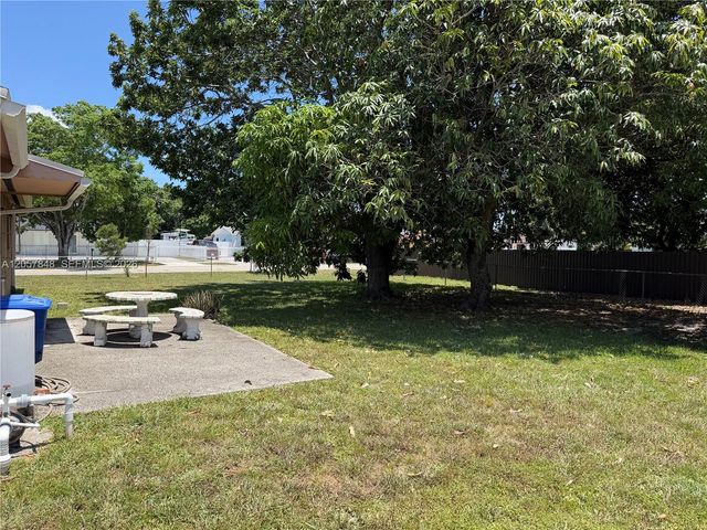 3202 NW 182nd St, Miami Gardens, FL 33056
