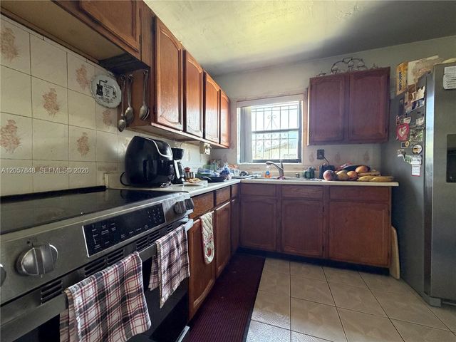 3202 NW 182nd St, Miami Gardens, FL 33056
