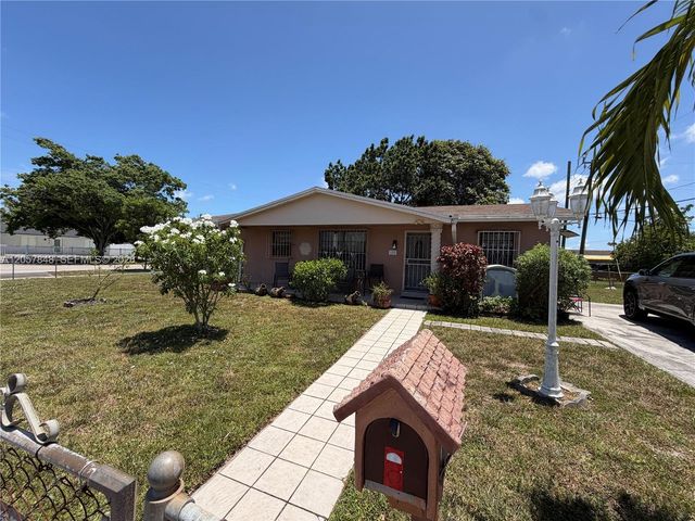 3202 NW 182nd St, Miami Gardens, FL 33056