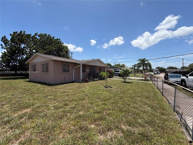 3202 NW 182nd St, Miami Gardens, FL 33056