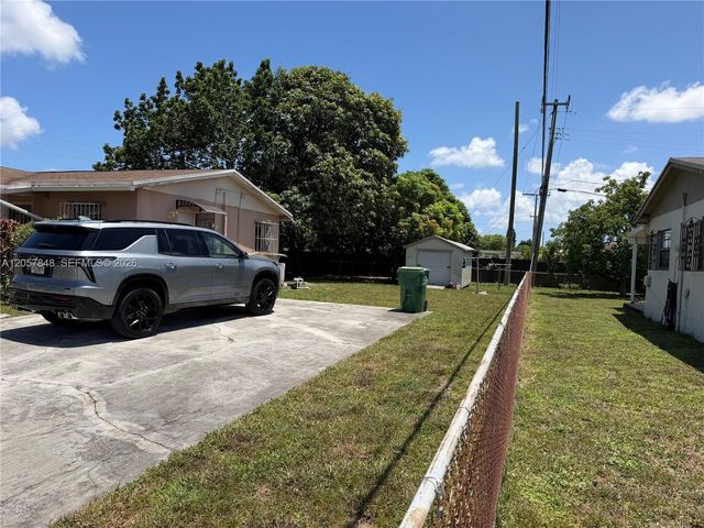 3202 NW 182nd St, Miami Gardens, FL 33056