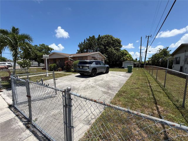 3202 NW 182nd St, Miami Gardens, FL 33056