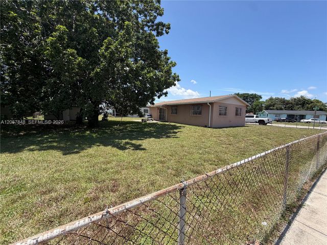 3202 NW 182nd St, Miami Gardens, FL 33056