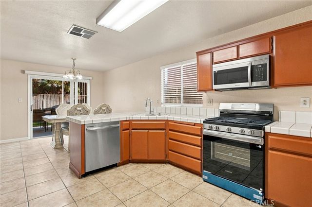 9609 Salinger, Bakersfield, CA 93311