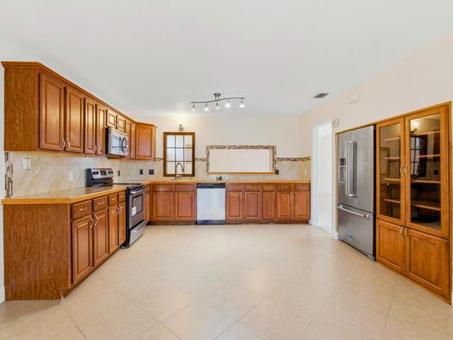 1235 Sussex Street, Boynton Beach, FL 33436