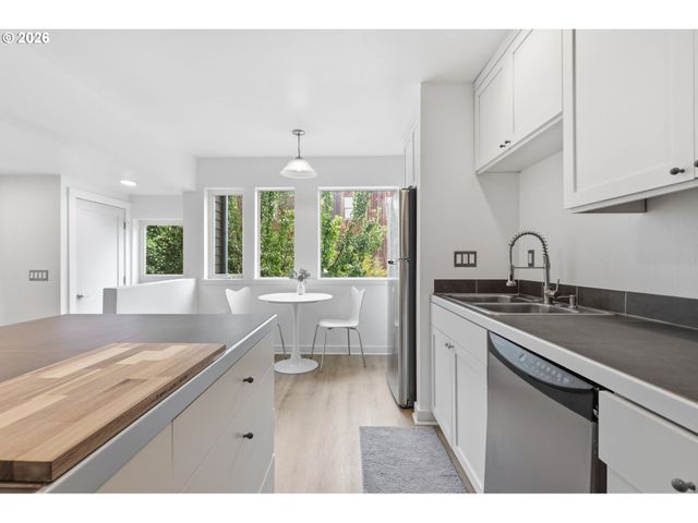 8526 N SYRACUSE St, Portland, OR 97203