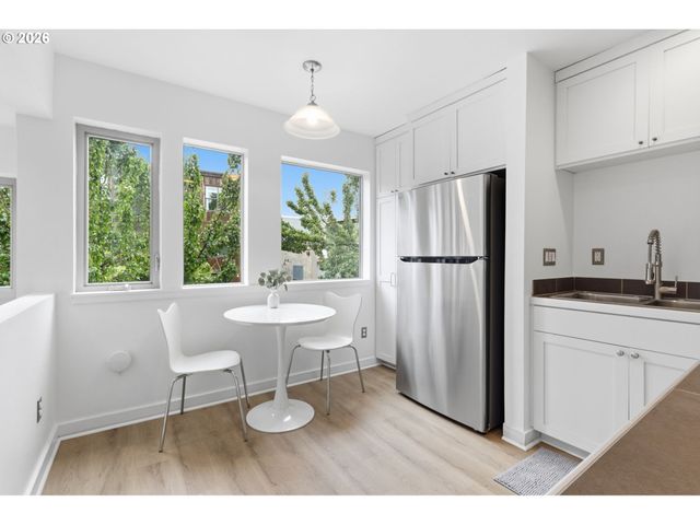 8526 N SYRACUSE St, Portland, OR 97203