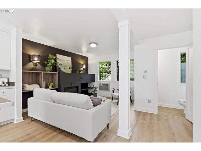 8526 N SYRACUSE St, Portland, OR 97203