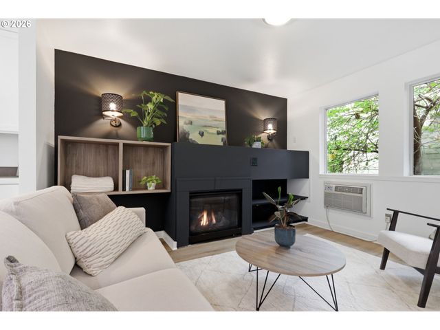 8526 N SYRACUSE St, Portland, OR 97203