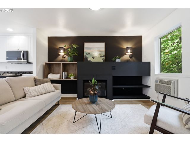 8526 N SYRACUSE St, Portland, OR 97203