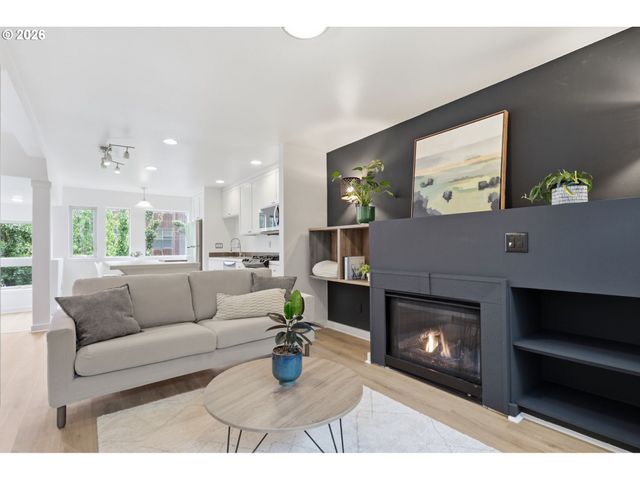 8526 N SYRACUSE St, Portland, OR 97203