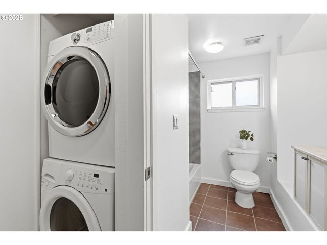 8526 N SYRACUSE St, Portland, OR 97203