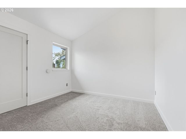 8526 N SYRACUSE St, Portland, OR 97203