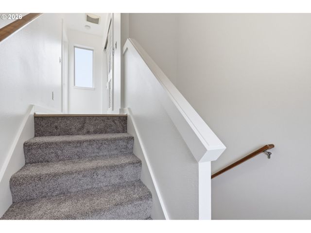 8526 N SYRACUSE St, Portland, OR 97203