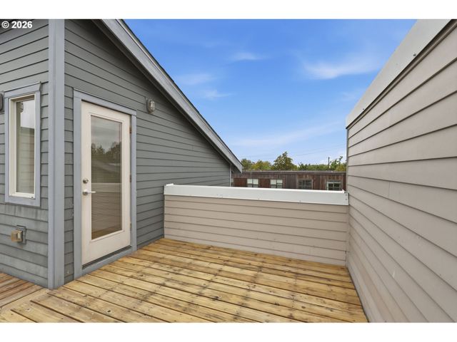 8526 N SYRACUSE St, Portland, OR 97203