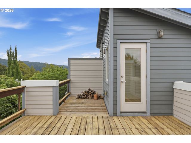 8526 N SYRACUSE St, Portland, OR 97203