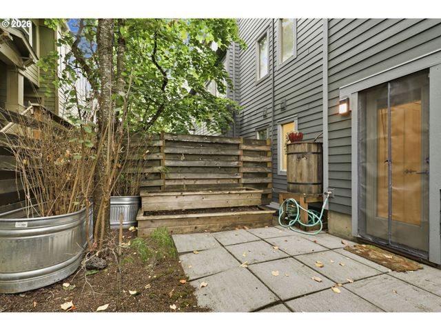 8526 N SYRACUSE St, Portland, OR 97203