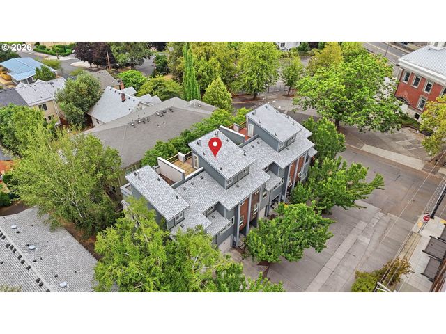 8526 N SYRACUSE St, Portland, OR 97203