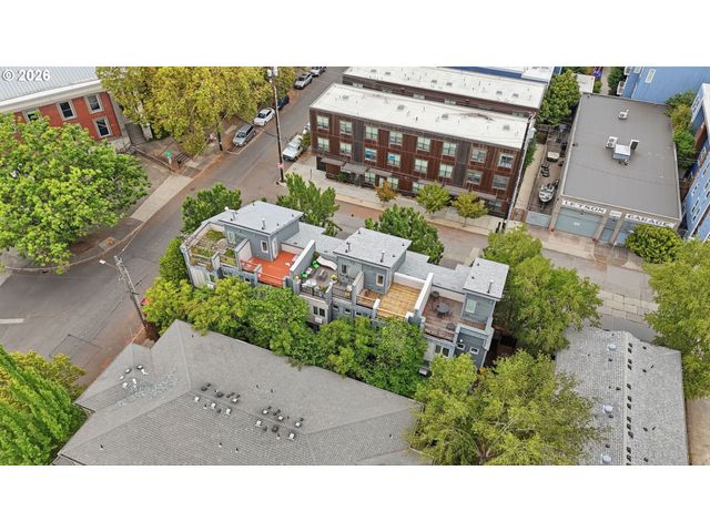 8526 N SYRACUSE St, Portland, OR 97203
