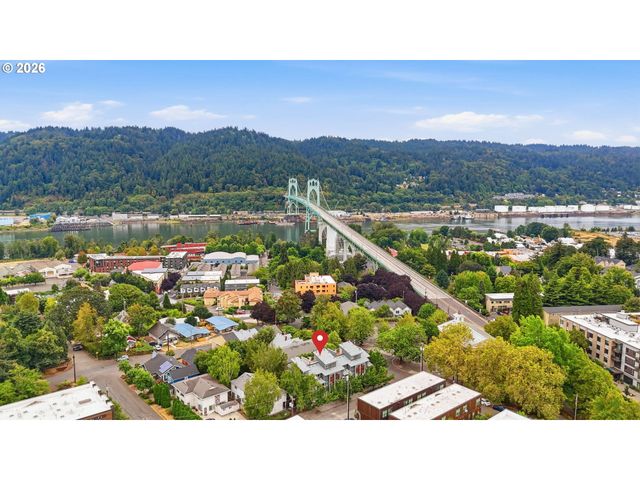 8526 N SYRACUSE St, Portland, OR 97203