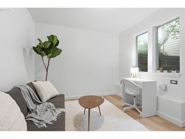 8526 N SYRACUSE St, Portland, OR 97203