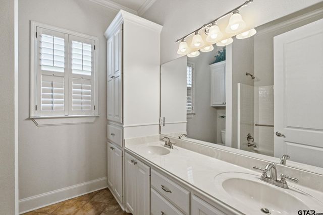 3204 Old Bullard Rd, Tyler, TX 75701