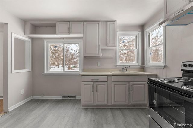 28643 Beechwood Street, Garden City, MI 48135