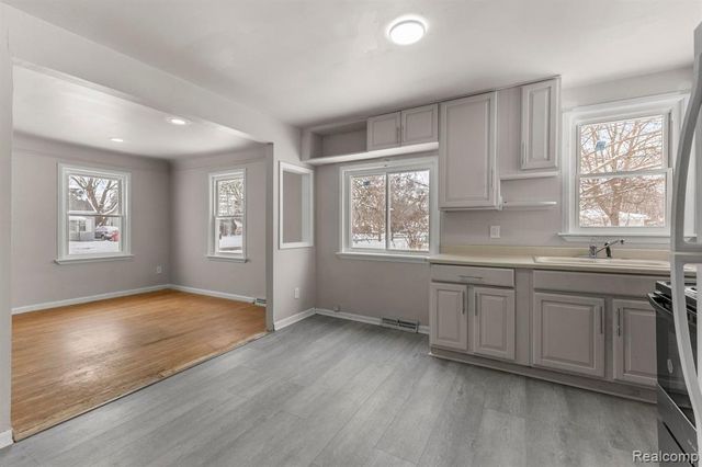 28643 Beechwood Street, Garden City, MI 48135