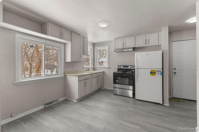 28643 Beechwood Street, Garden City, MI 48135