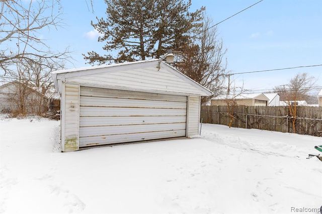 28643 Beechwood Street, Garden City, MI 48135