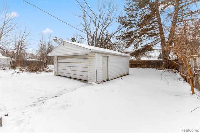 28643 Beechwood Street, Garden City, MI 48135