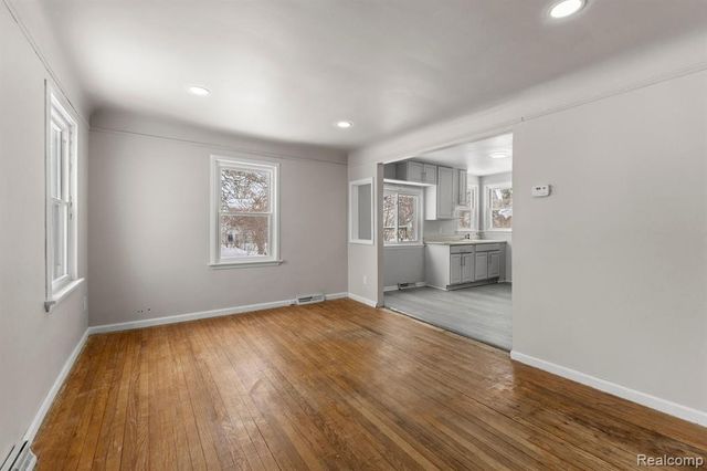 28643 Beechwood Street, Garden City, MI 48135