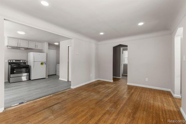 28643 Beechwood Street, Garden City, MI 48135