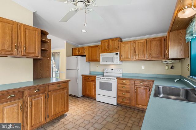 229 HORSESHOE DR, Garnet Valley, PA 19060