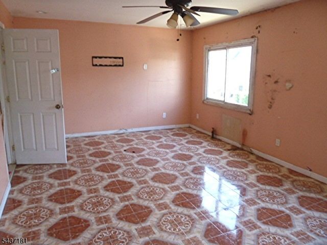 557 Magnolia Ave, Elizabeth City, NJ 07206