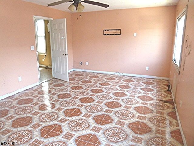 557 Magnolia Ave, Elizabeth City, NJ 07206