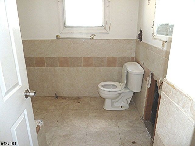 557 Magnolia Ave, Elizabeth City, NJ 07206