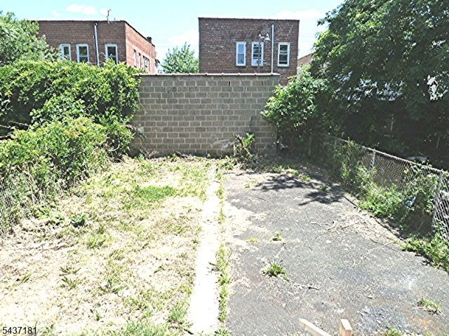 557 Magnolia Ave, Elizabeth City, NJ 07206