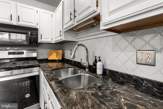 309 PARKLAWN CT, Lancaster, PA 17601