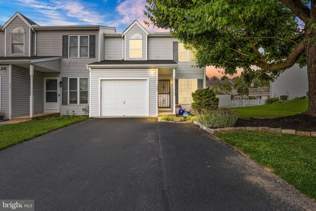 309 PARKLAWN CT, Lancaster, PA 17601