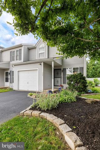309 PARKLAWN CT, Lancaster, PA 17601