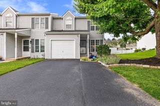 309 PARKLAWN CT, Lancaster, PA 17601